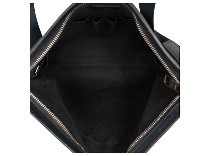 Borsa a tracolla Louis Vuitton Taiga Sasha Blu - vista 4