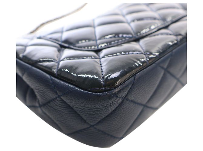 Borsa a tracolla Chanel Paris Salzburg Medium in vernice e pelle di capra blu con occhielli CC - vista 12
