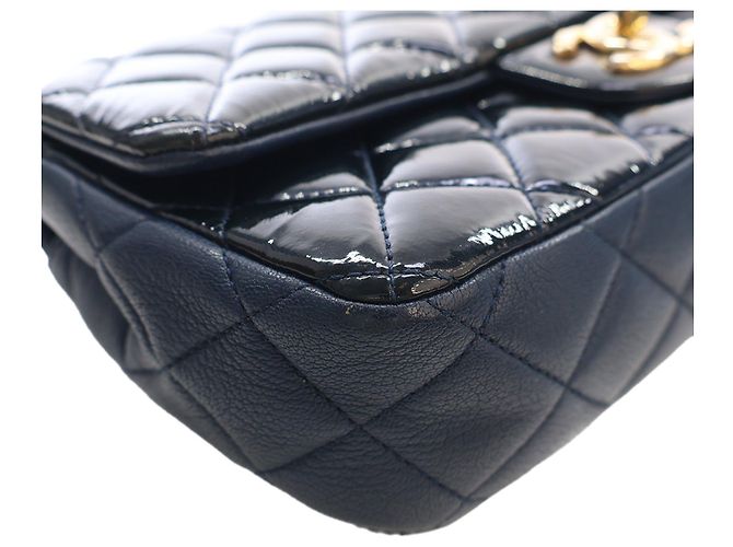 Borsa a tracolla Chanel Paris Salzburg Medium in vernice e pelle di capra blu con occhielli CC - vista 14