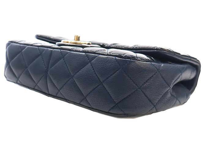Borsa a tracolla Chanel Paris Salzburg Medium in vernice e pelle di capra blu con occhielli CC - vista 6