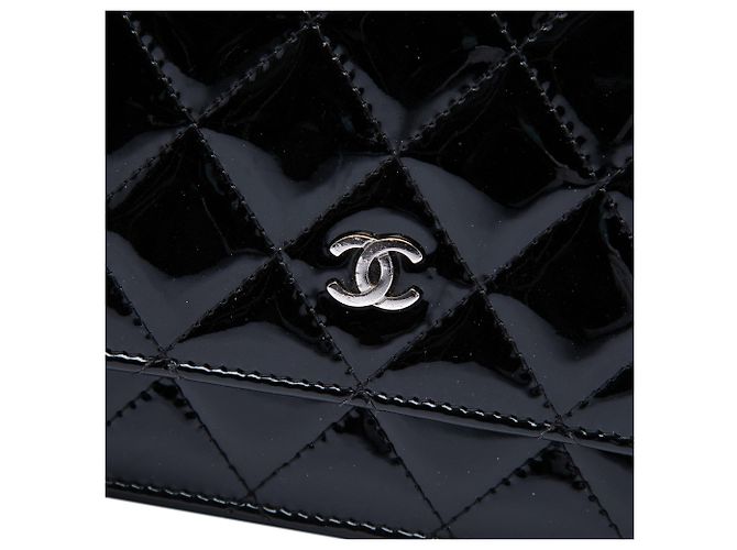 Borsa a tracolla Chanel CC matelassé in vernice nera Wallet On Chain Nero - vista 5