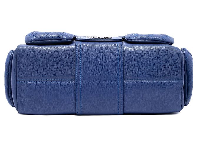 Borsa Chanel Coco Rider con patta e tasche multiple in pelle Caviar glassata blu - vista 3