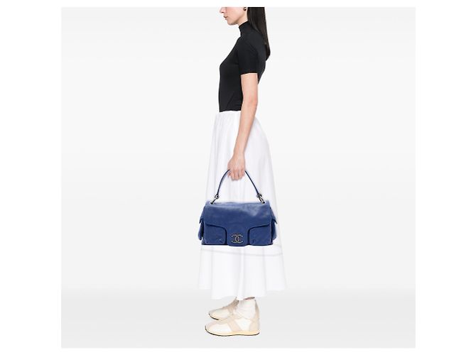 Borsa Chanel Coco Rider con patta e tasche multiple in pelle Caviar glassata blu - vista 6