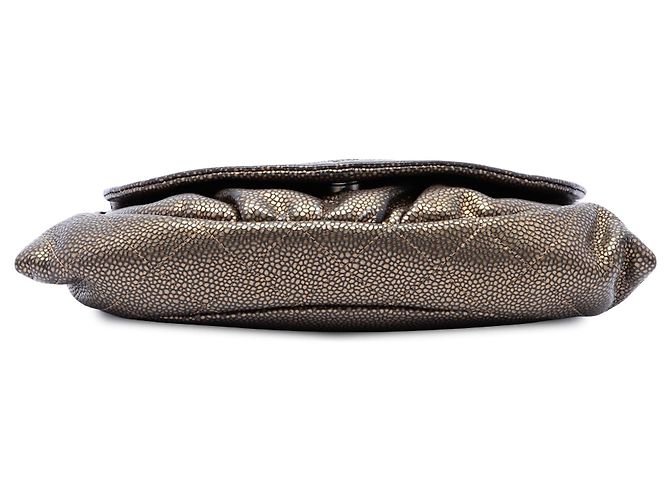 Borsa crossbody Chanel CC Metallic Caviar Half Moon Wallet on Chain dorata D'oro - vista 3