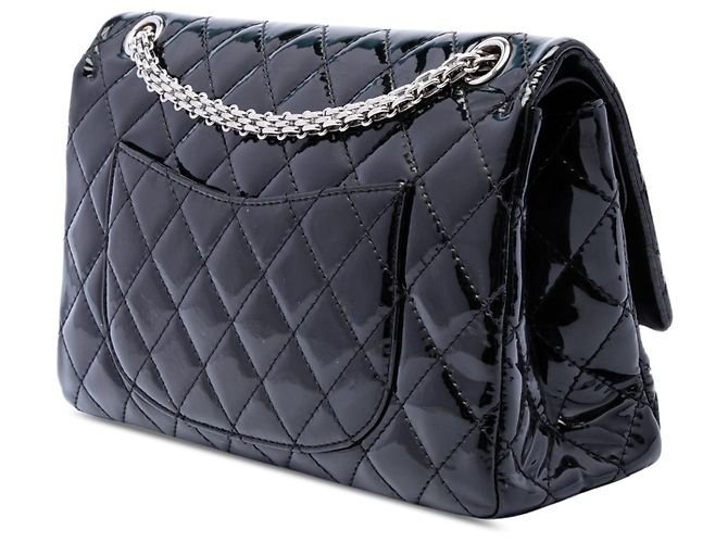 Borsa a tracolla Chanel Reissue 2.55 Double Flap 226 in vernice matelassé nera Nero - vista 2