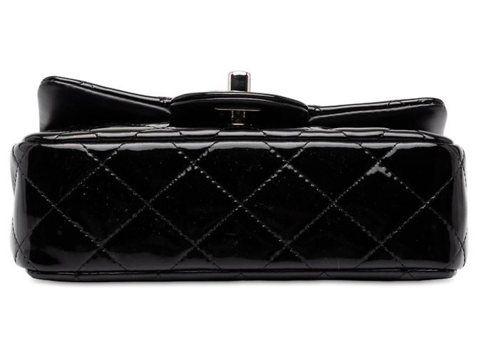 Bolsa Tiracolo Chanel Extra Mini Rectangular Classic Patent Single Flap Preta Preto - vista 3