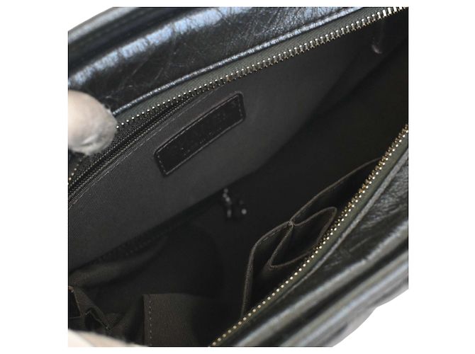 Borsa a tracolla Gabrielle Chanel Medium Chevron in vitello invecchiato iridescent nero - vista 4