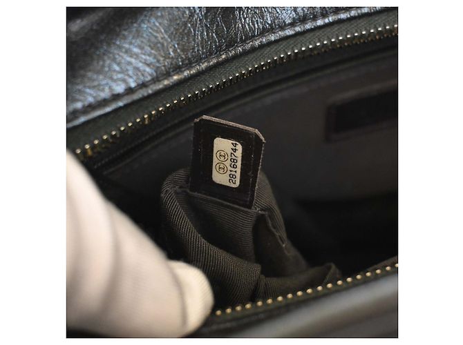 Borsa a tracolla Gabrielle Chanel Medium Chevron in vitello invecchiato iridescent nero - vista 5