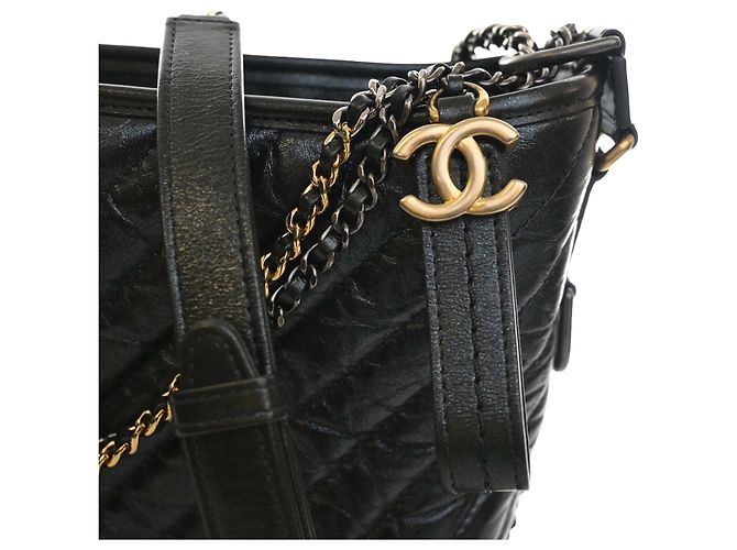 Borsa a tracolla Gabrielle Chanel Medium Chevron in vitello invecchiato iridescent nero - vista 7