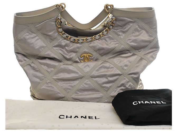 Borsa Shopping Satchel Chanel in Nylon Matelassé e Grosgrain Grigia Grigio - vista 11