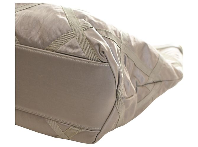 Borsa Shopping Satchel Chanel in Nylon Matelassé e Grosgrain Grigia Grigio - vista 8