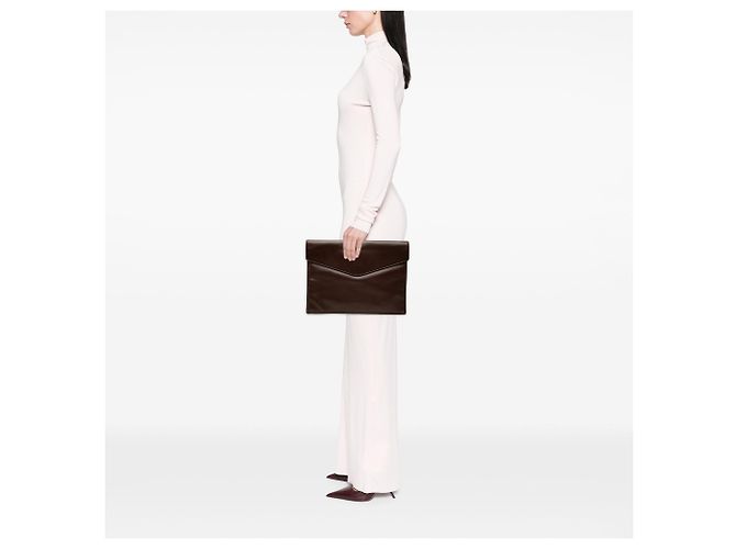 Clutch sobre Chanel CC de piel de becerro lisa marrón Castaño - vista 6