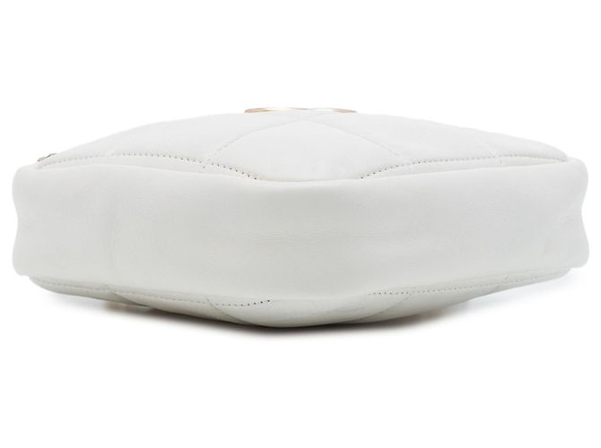 Clutch Chanel CC in pelle d'agnello matelassé bianca con catena e tracolla Bianco - vista 3