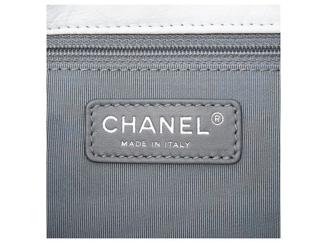 Borsa a tracolla Chanel Jumbo Lambskin Patchwork Reissue 2.55 Igloo Flap Bianca Bianco - vista 5