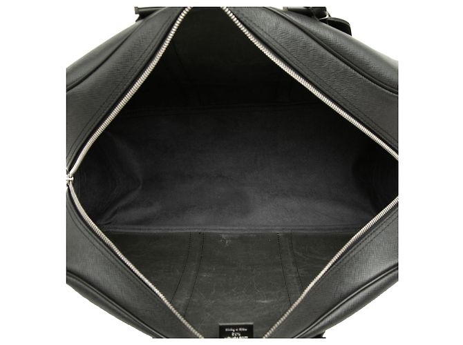 Borsa da viaggio Louis Vuitton Taiga Kendall PM Nera Nero - vista 4