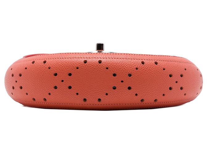 Sac bandoulière Chanel Small CC Perforated Caviar Messenger Flap Orange - vue 3