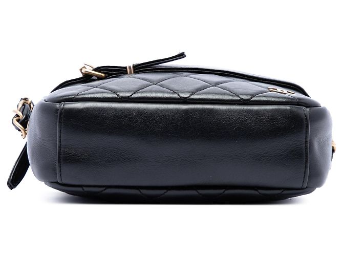 Bolsa Camera Chanel Small em pele de cordeiro acolchoada preta com fivela Preto - vista 3