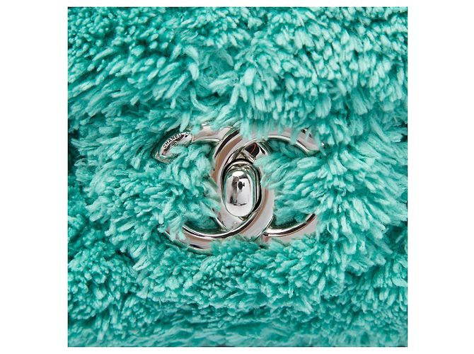 Borsa a tracolla Chanel Medium Quilted Terry Cloth Coco Beach Flap Verde - vista 4