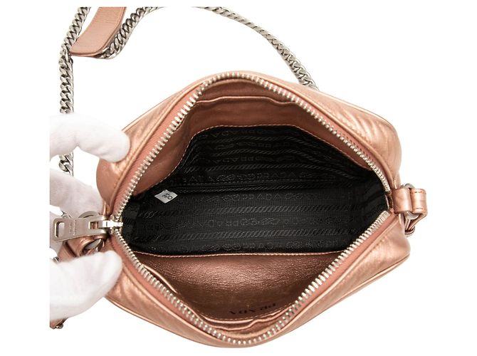 Borsa Camera Prada Diagramme in Nappa Metallizzata Rosa Impunture - vista 4