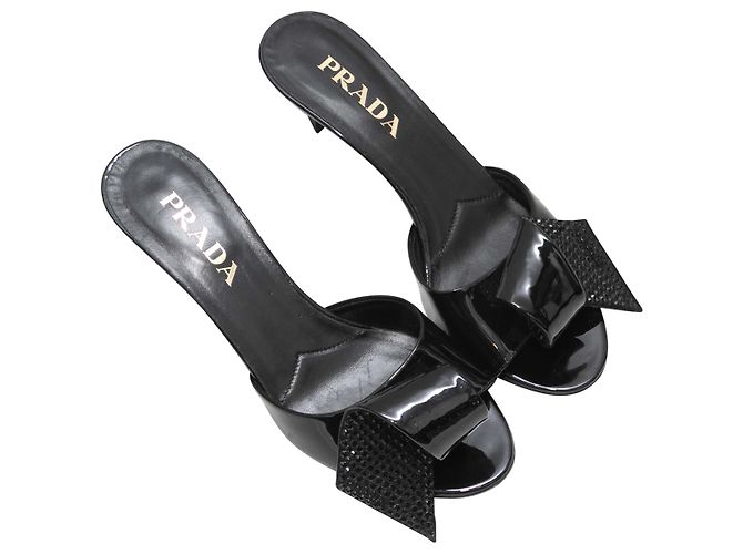 Schwarze lackierte Absatzsandalen mit Verzierungen von Prada Größe 38 - Ansicht 2