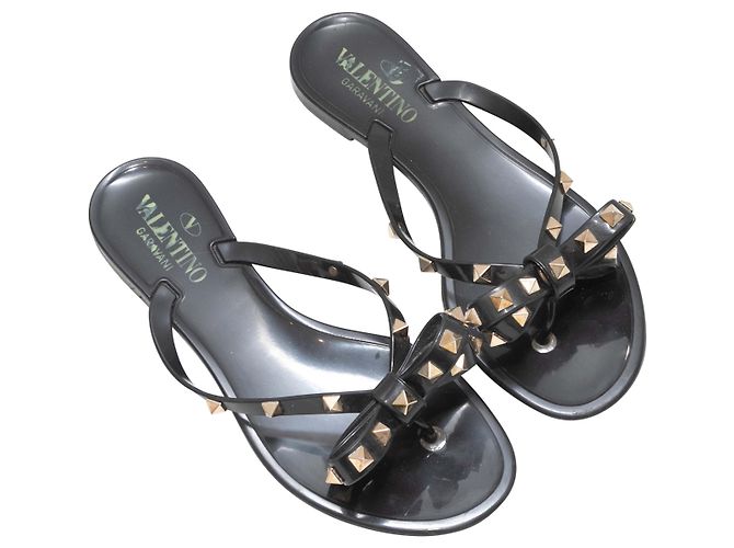 Valentino Garavani Sandali thong Valentino Rubber Rockstud neri Taglia 36 Nero - vista 2
