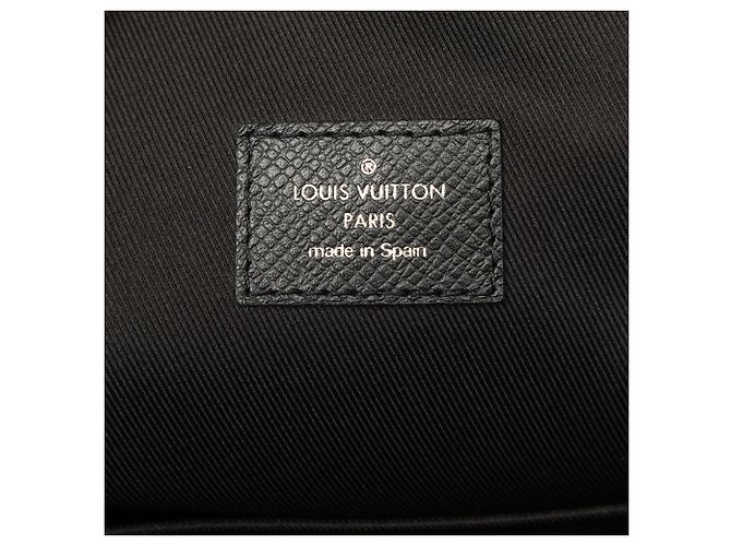 Borsa a tracolla Louis Vuitton Taiga Avenue Nera Nero - vista 5