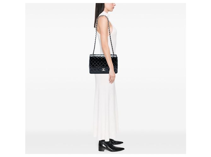 Borsa a tracolla Chanel Maxi Classic Double Flap in vernice nera Nero - vista 5