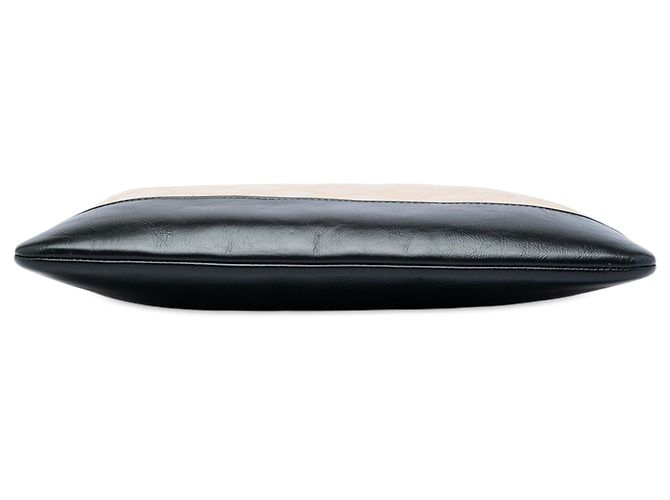 Clutch Chanel Gabrielle O Case Medium in vitello invecchiato matelassé bicolore nero - vista 3