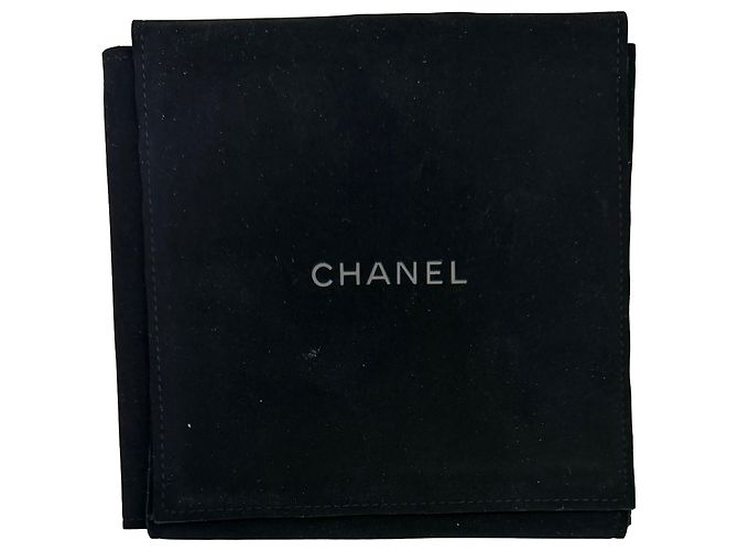 Gabrielle Collana Choker Chanel 2023 in pelle e strass placcata oro - vista 4