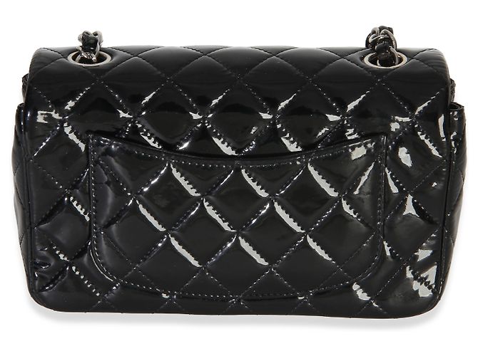 Gabrielle Chanel Mini Rectangular Flap Bag aus schwarzem gestepptem Lackleder - Ansicht 2