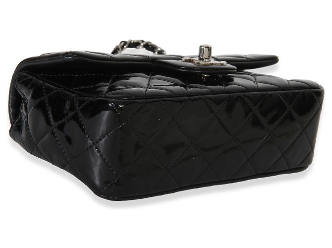 Gabrielle Chanel Mini Rectangular Flap Bag aus schwarzem gestepptem Lackleder - Ansicht 5