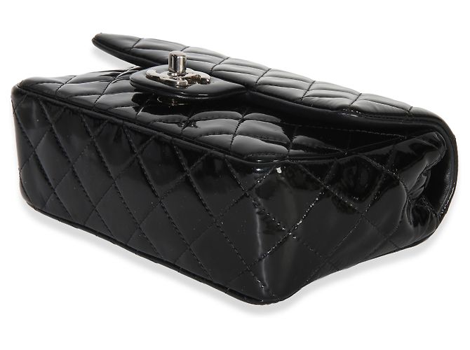 Gabrielle Chanel Mini Rectangular Flap Bag aus schwarzem gestepptem Lackleder - Ansicht 6