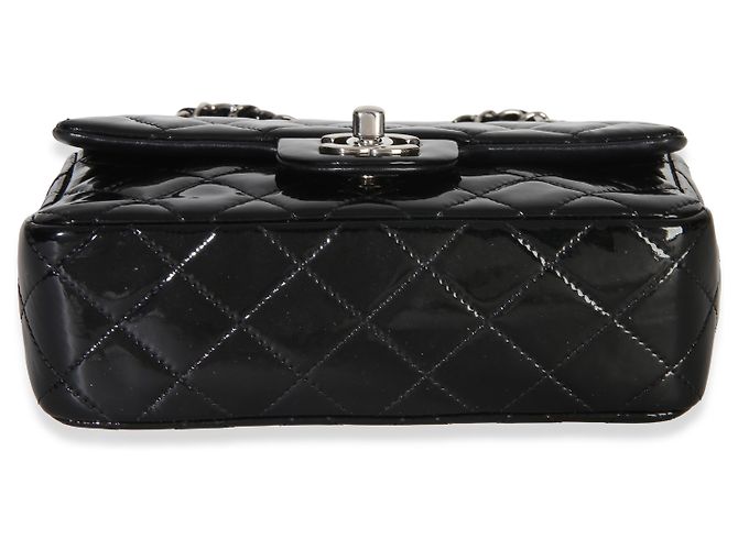 Gabrielle Chanel Mini Rectangular Flap Bag aus schwarzem gestepptem Lackleder - Ansicht 7