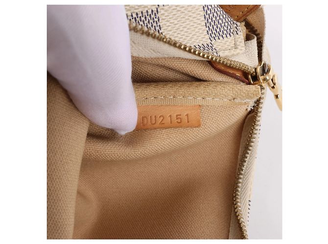 Bolso de hombro Louis Vuitton Eva Damier Azur en Beige N55214 - vista 10
