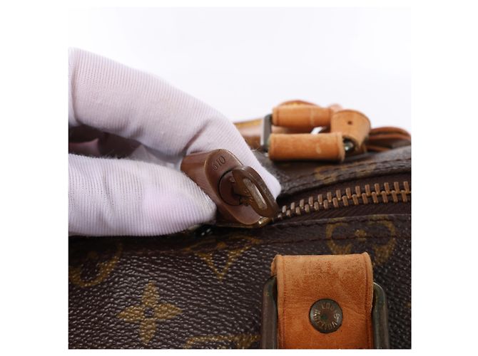 Borsa da viaggio Louis Vuitton Keepall 50 Monogram Canvas in marrone M41426 - vista 16