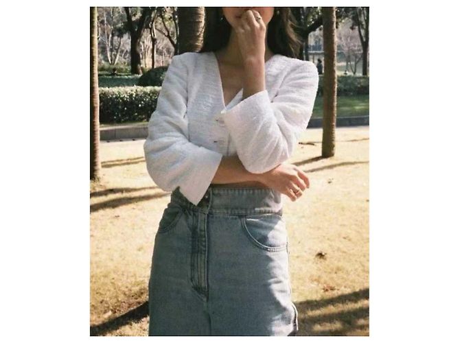 Chaquetas Chanel La Petite Veste Noire Blanco - vista 3