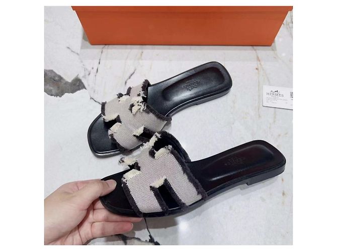 Hermès Oran Sandalen aus Stoff Schwarz Größe 36 - Ansicht 4