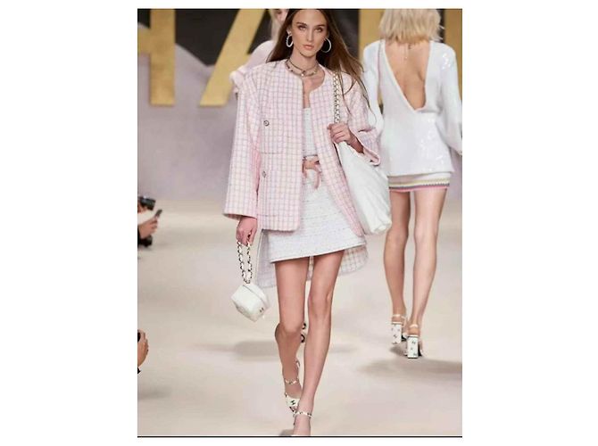 Chaquetas Chanel La Petite Veste Noire Rosa - vista 6