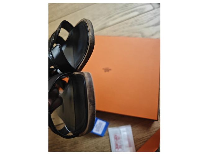 Sandalias Hermès Oran de cuero negro - vista 3