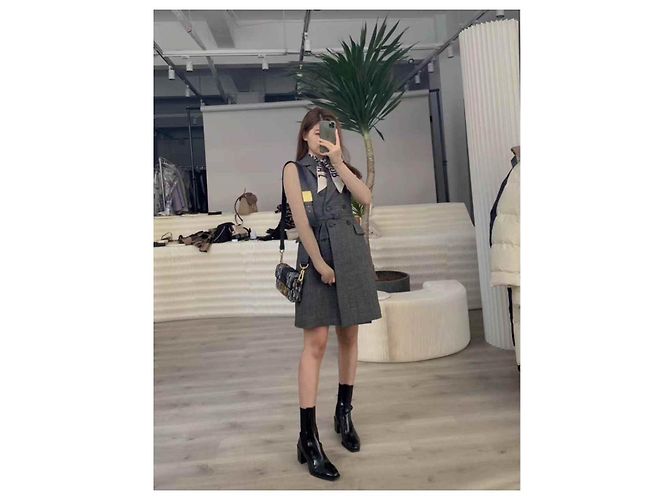 Autre Marque Dior Kleid aus Wolle Grau - Ansicht 5