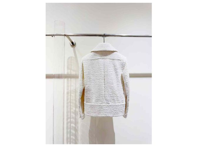 Chaquetas Chanel La Petite Veste Noire Blanco - vista 2