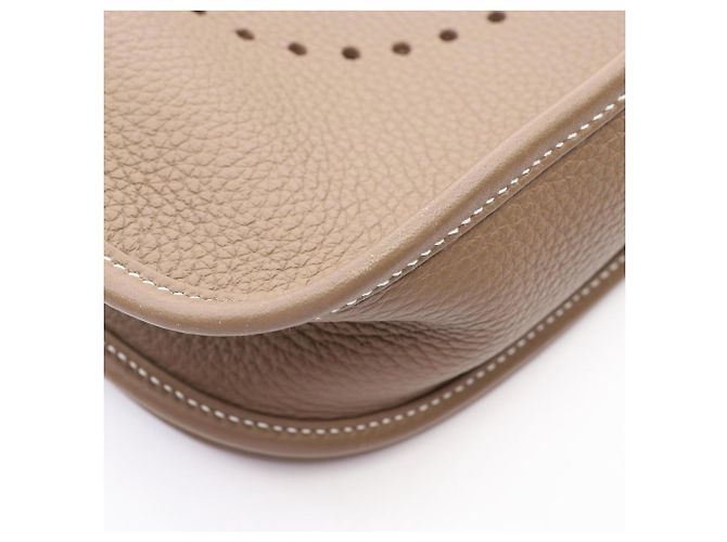 Hermès Borsa a tracolla Hermes Evelyne 3 Trois PM Etoupe Taupe - vista 6