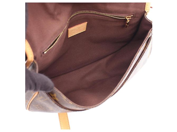 Borsa a tracolla Louis Vuitton Menilmontant PM Marrone - vista 3
