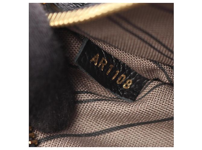Sac à main Louis Vuitton Pochette Métis MM Monogram Empreinte Noir - vue 5