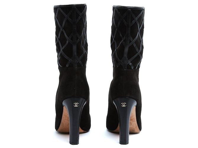Chanel Botins de Camurça Preta Acolchoados EU 38.5 Preto - vista 4