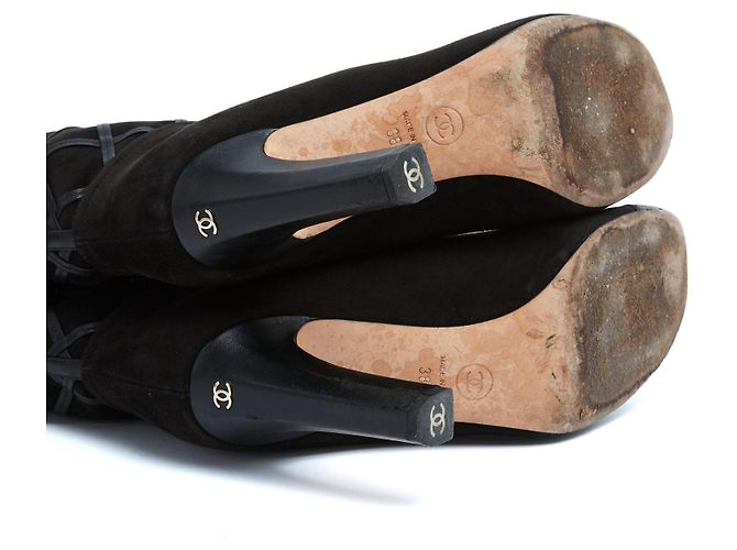 Chanel Botins de Camurça Preta Acolchoados EU 38.5 Preto - vista 5