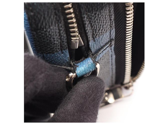 Borsa a tracolla Louis Vuitton Alpha Wearable Wallet Nero Blu Damier ebene - vista 10
