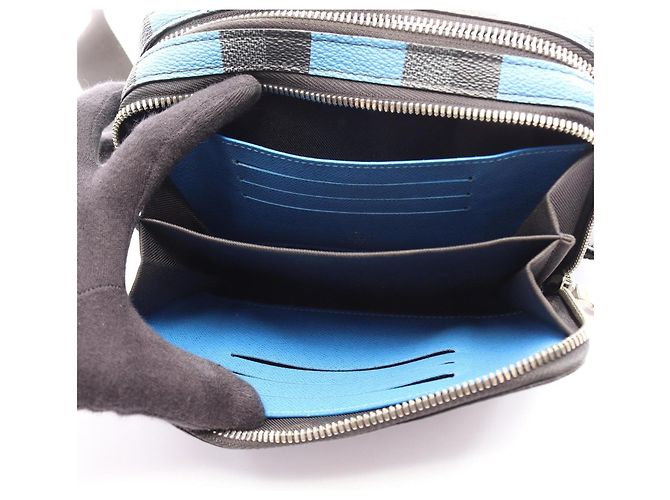 Borsa a tracolla Louis Vuitton Alpha Wearable Wallet Nero Blu Damier ebene - vista 4