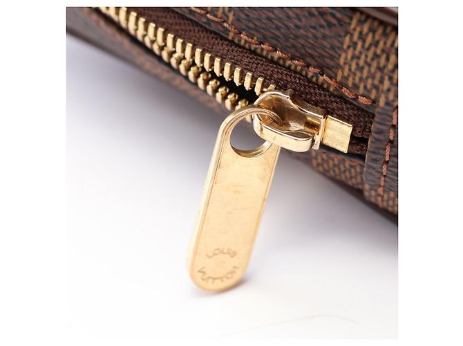 Louis Vuitton Etui Okapi PM Pouch Castaño Damier ebene - vista 8
