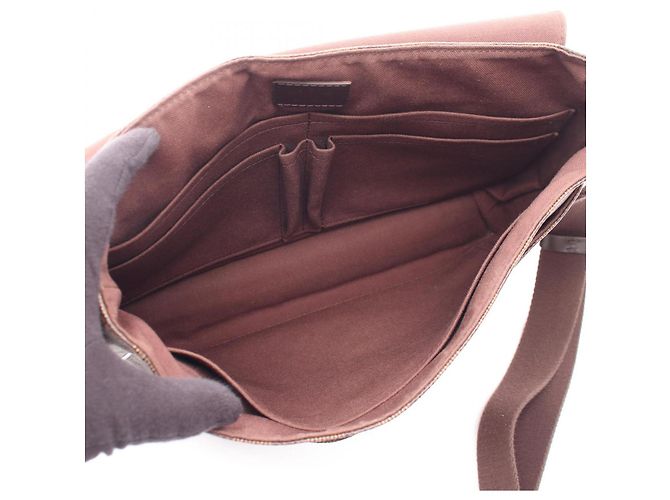 Borsa a tracolla Louis Vuitton District MM Damier Ebene Marrone - vista 3